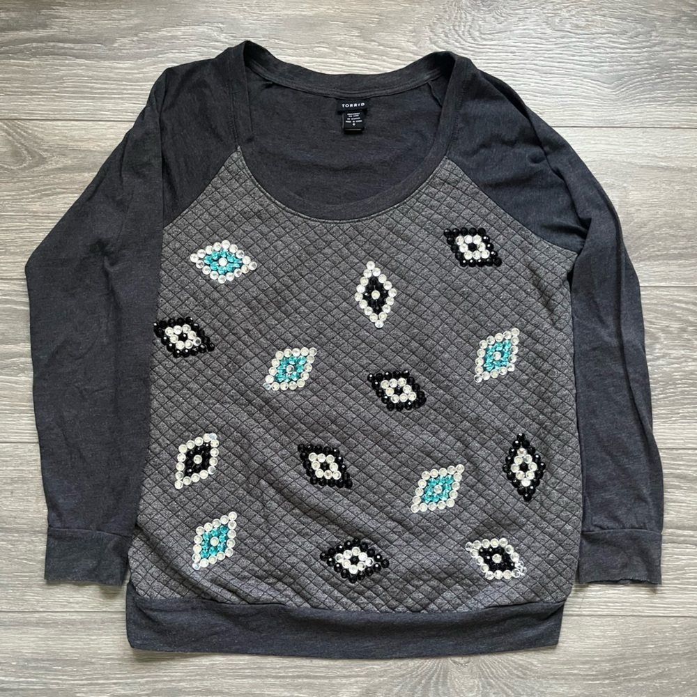 Torrid Bejeweled Quilted Baseball Tee Shirt Lomg Sleeves Grey Casual Size 0 (L)